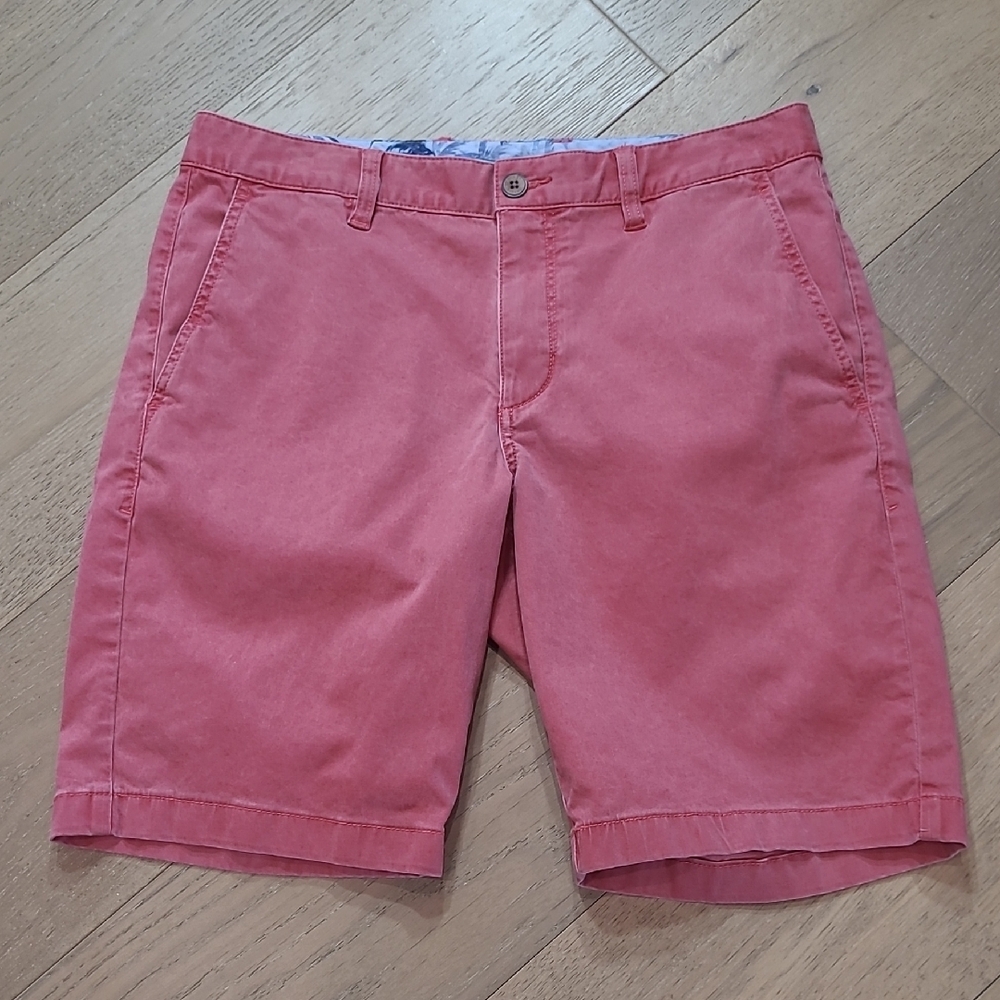 Tommy Bahama Chino Shorts Men's sz 32/10 Soft Red Flat Front Golf Shorts